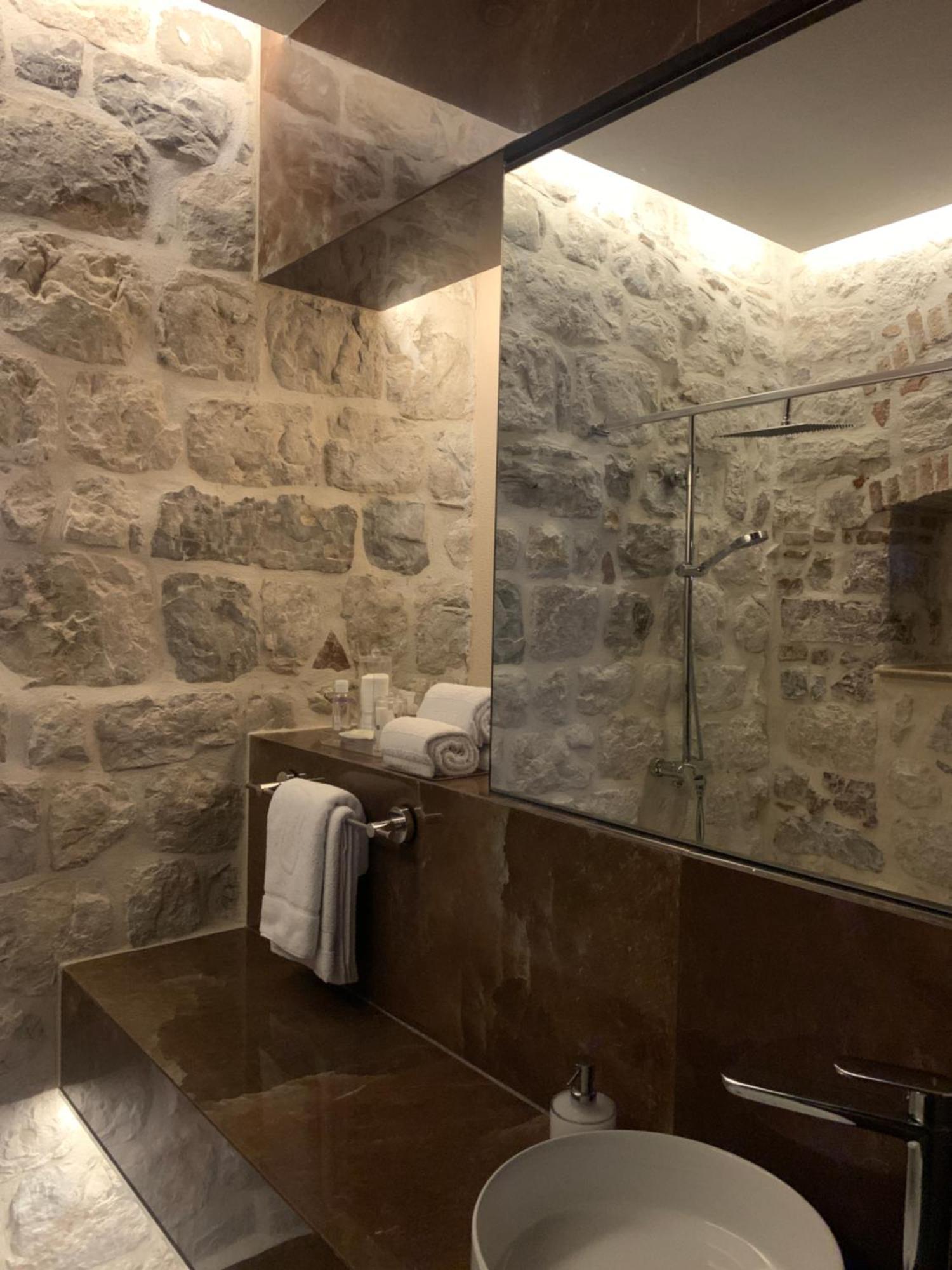 Kazin Supreme Hotel โกตอร์ ภายนอก รูปภาพ